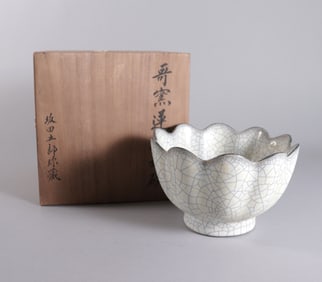 Chinese crackled bowl with wooden box