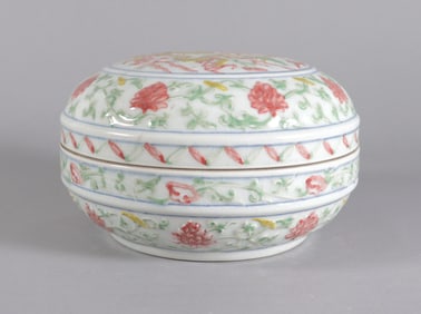 Chinese possible ming lidded box