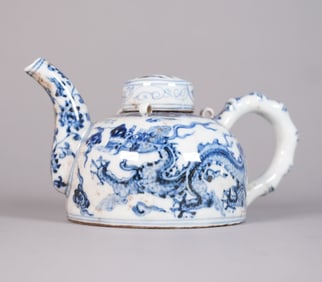 Chinese fine b/w dragon pot