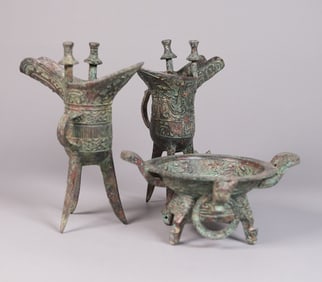 Lots Chinese bronze vessels