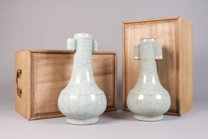 Lots Chinese crackled vase wooden box