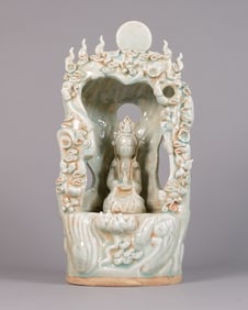Chinese fine celadon figurine