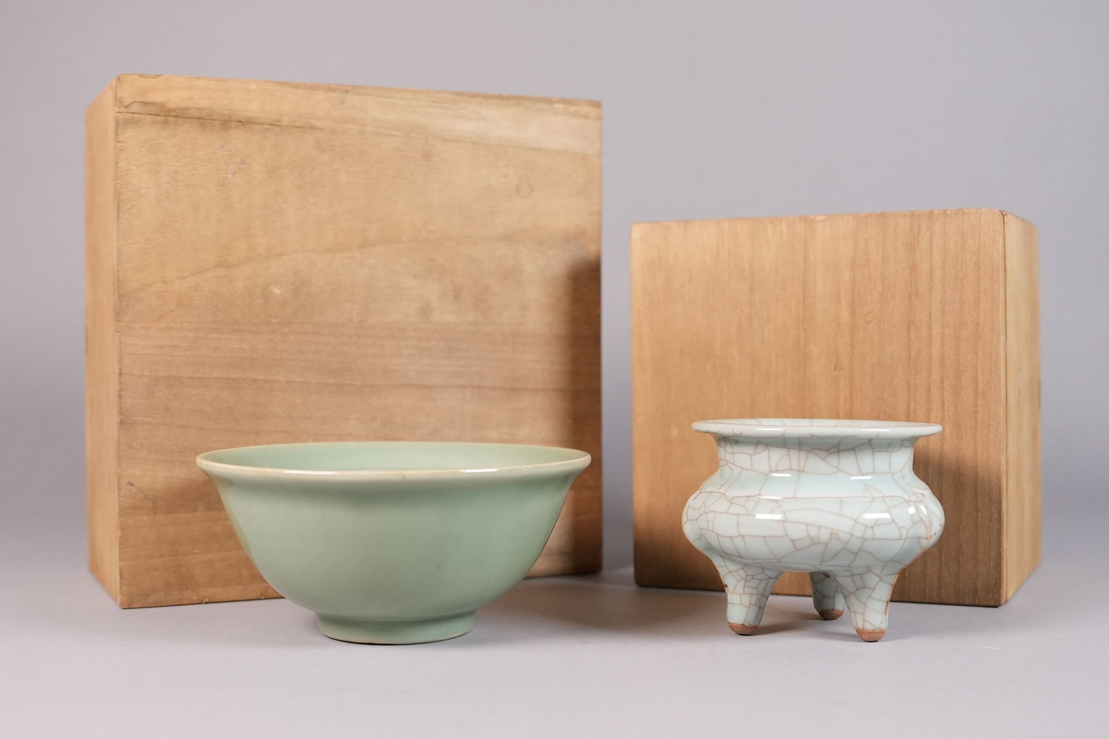 Lots Chinese fine porcelains: Lots Chinese fine porcelains, largest H: 2.7" x W: 6.1."