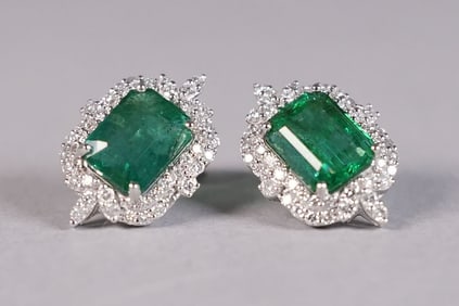 Pair platinum natural emerald diamond earrings