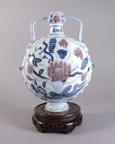 Chinese fine flask vase