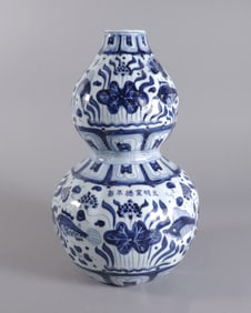 Chinese large b/w gourd vase