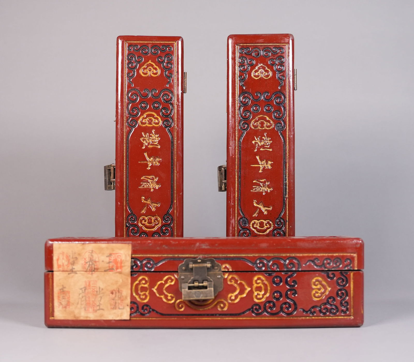 Lots Chinese scrolls in box: Lots Chinese scrolls in box.