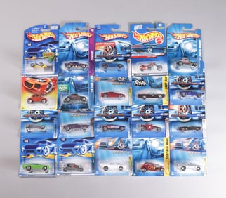 Lots Hot Wheels in original packaging
