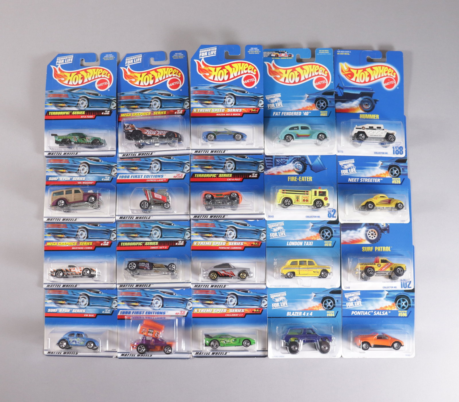 Lots Hot Wheels in original packaging: Lots Hot Wheels in original packaging.