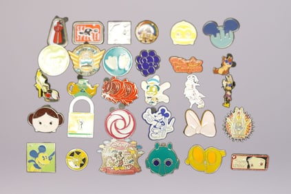 Lots vintage Disney pins
