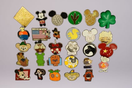 Lots vintage Disney pins
