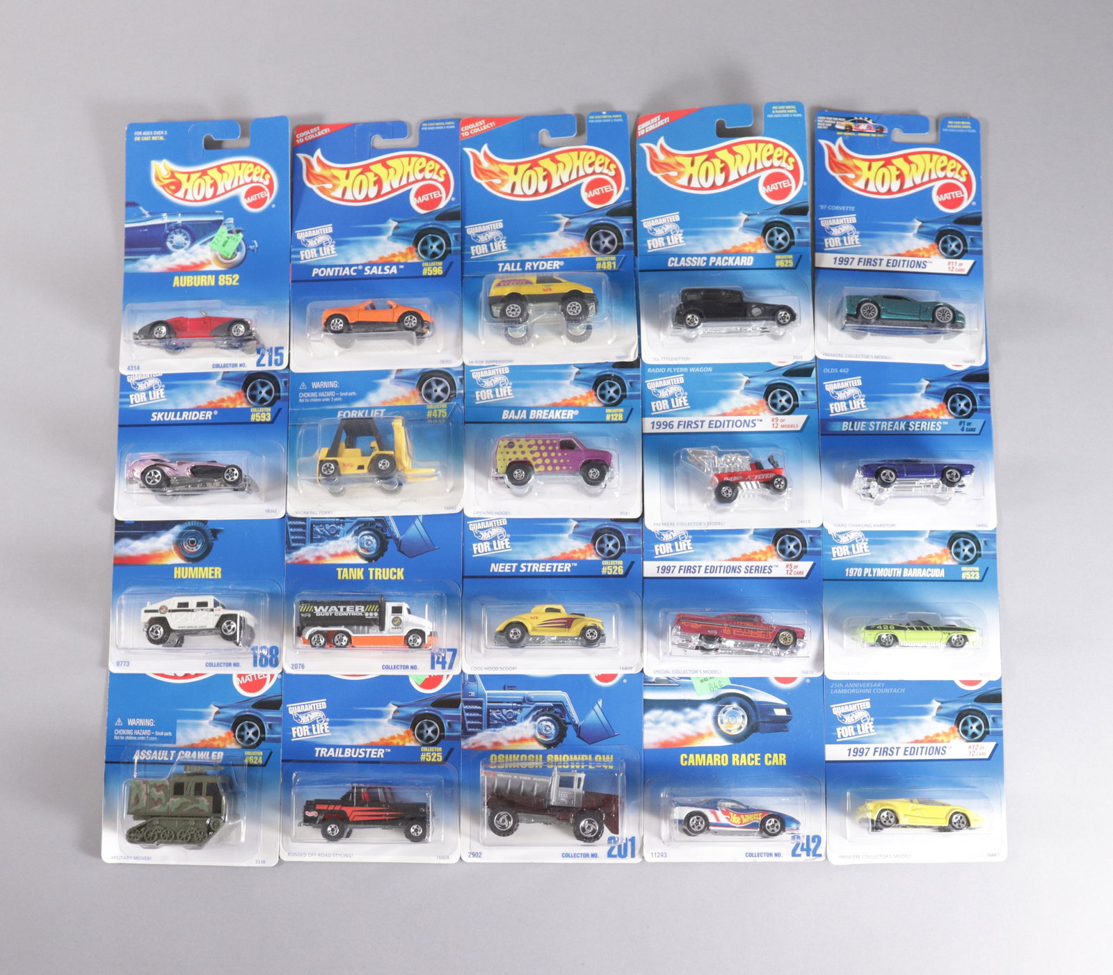 Lots Hot Wheels in original packaging: Lots Hot Wheels in original packaging.