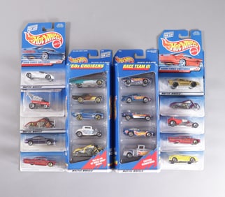 Lots Hot Wheels in original packaging