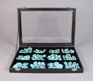 Lots turquoise in a box