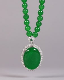 Chinese apple green necklace