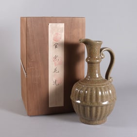 Chinese crackled pot with box