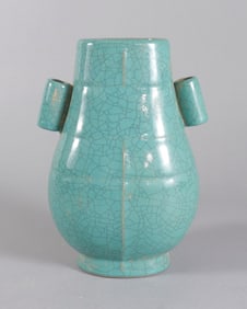 Chinese fine handled vase