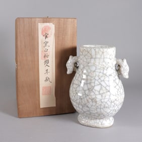 Chinese fine crackled vase