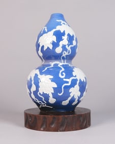 Chinese fine gourd vase