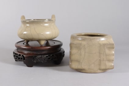 2 Chinese crackled porcelains