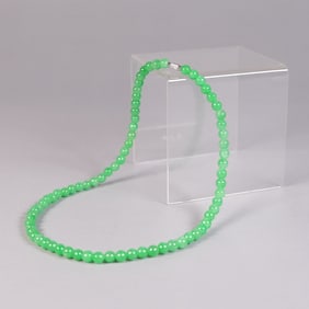Chinese apple green necklace ungraded