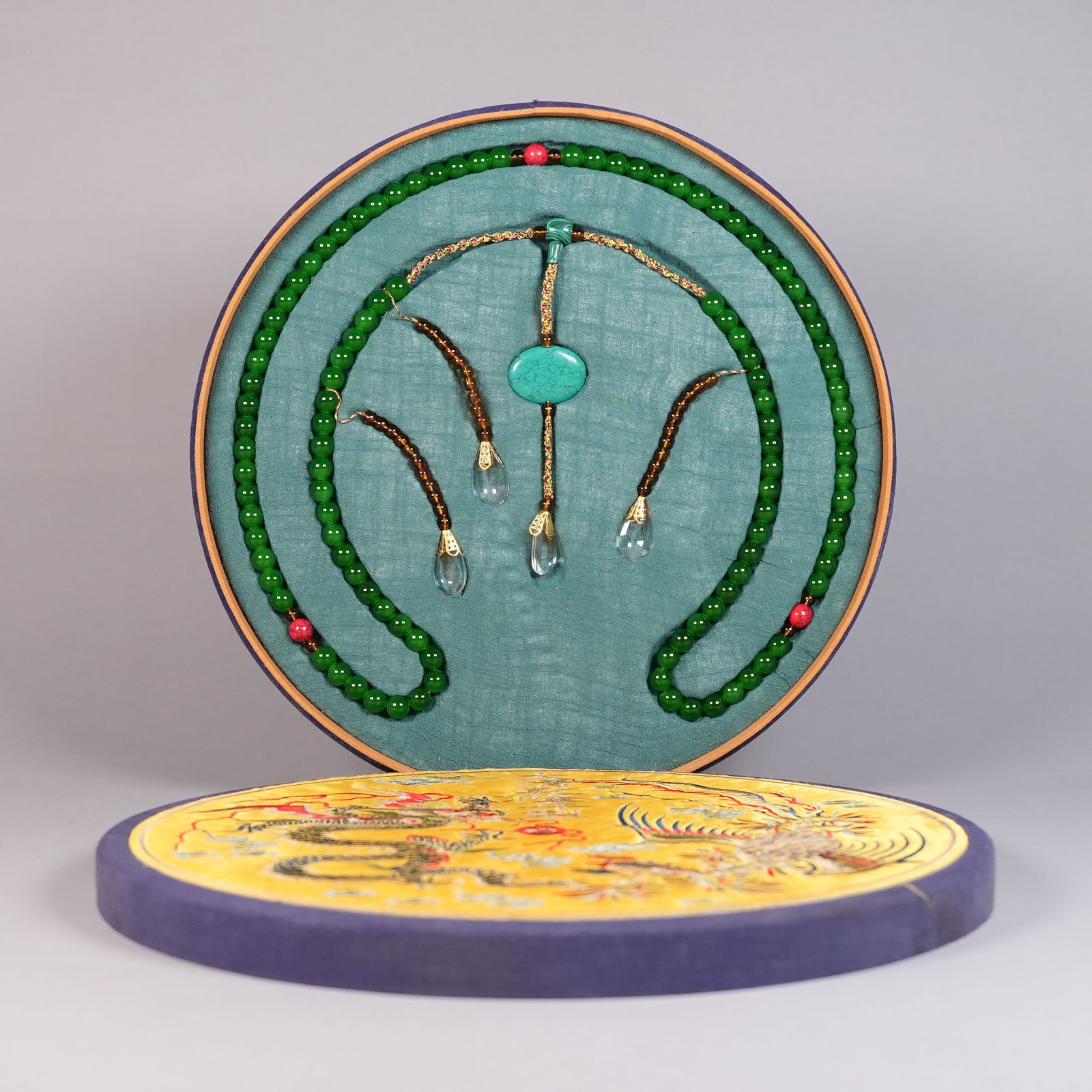 Chinese long court bead with box: Chinese long court bead with heavy silk box.