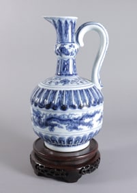 Chinese fine b/w handled pot