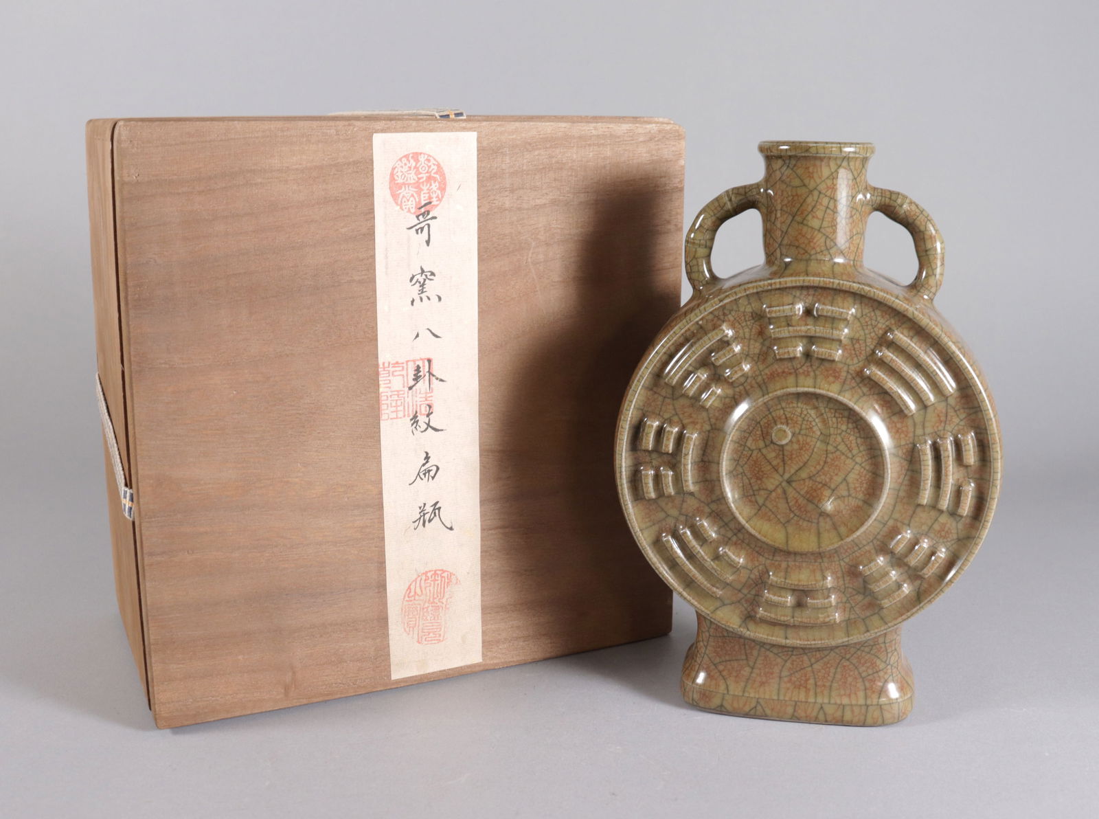 Chinese fine crackled vase: Chinese fine crackled vase, with wooden box. H: 9" x W: 5.9."