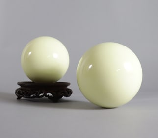 2 Chinese fine glow balls