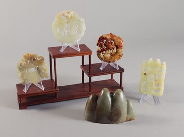 Lots Chinese jade carvings