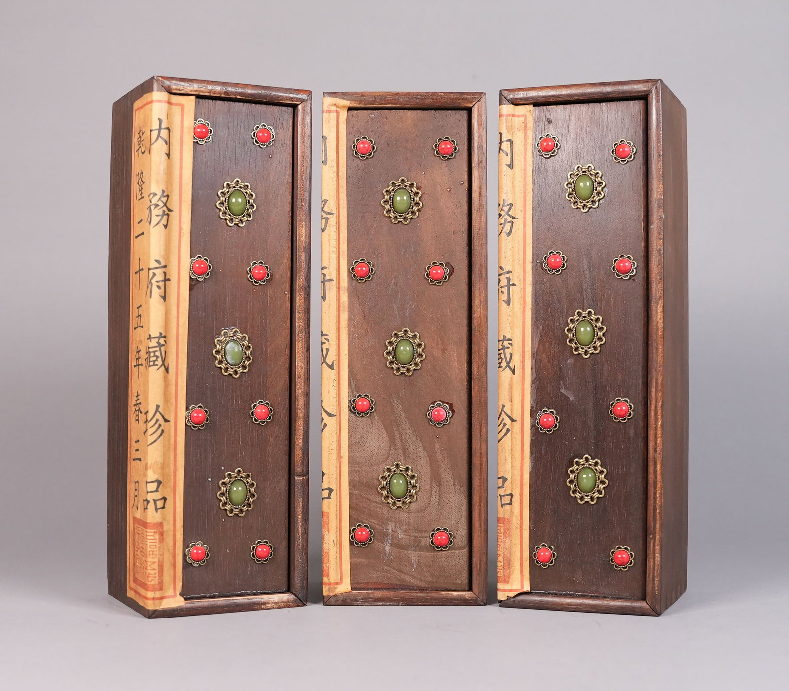 Lots Chinese fine scrolls in box: Lots Chinese fine scrolls in wooden box.