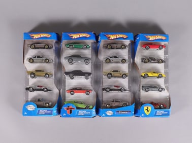 Lots Hot Wheels in original packaging