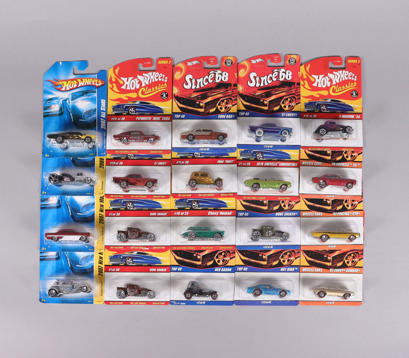 Lots Hot Wheels in original packaging: Lots Hot Wheels in original packaging.