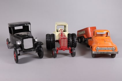 Lots vintage metal toy cars