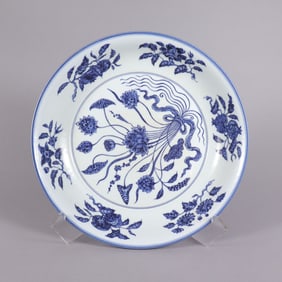 Chinese fine b/w charger plate