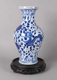 Chinese fine b/w fine vase
