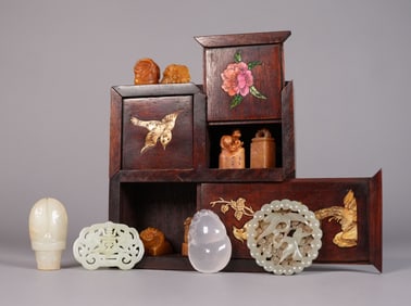 Lots Chinese carved items
