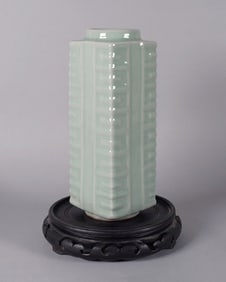 Chinese fine square vase estate