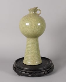 Chinese unsual crackled vase