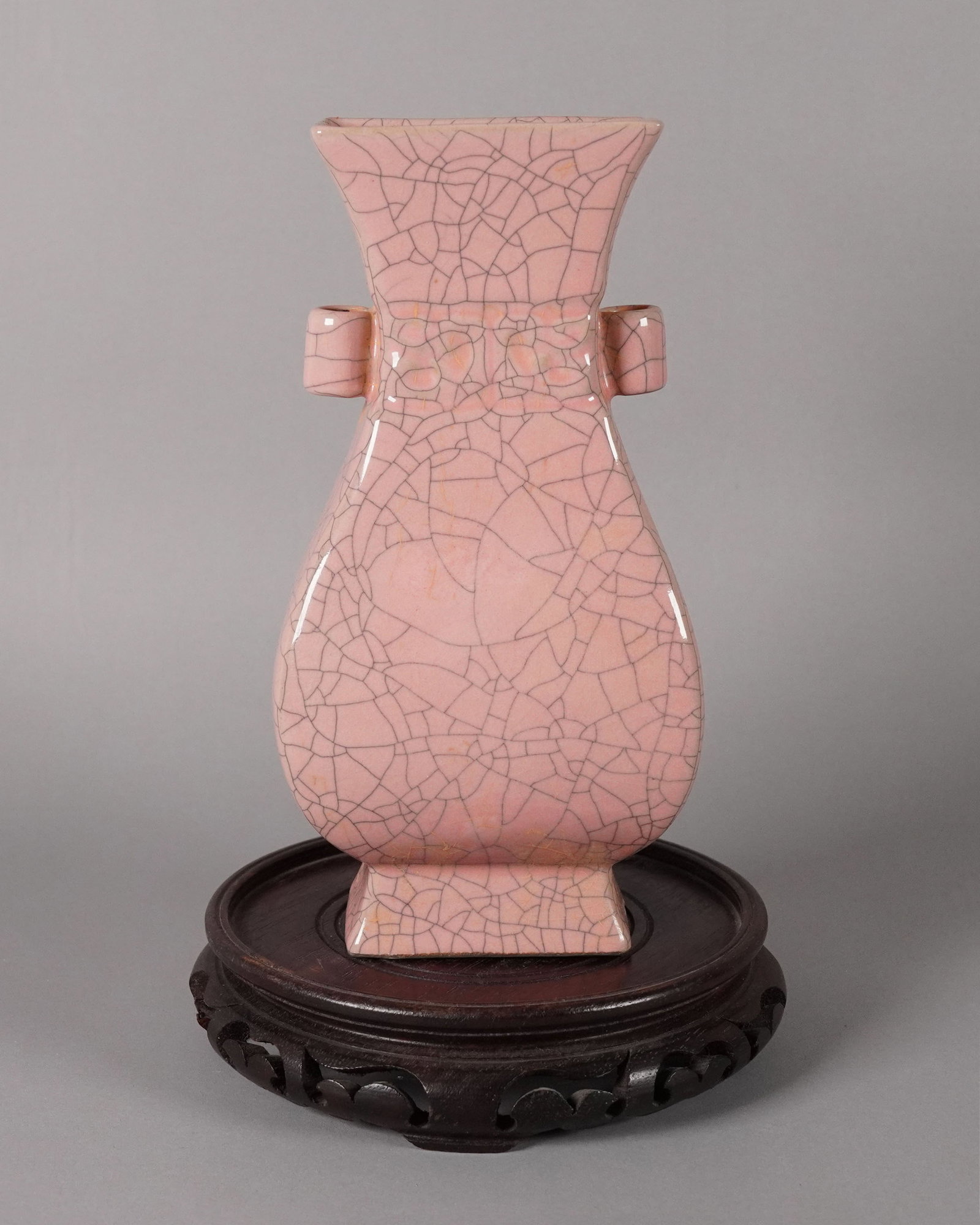 Chinese fine handled vase: Chinese fine handled vase. H: 9.1" x W: 4.5."
