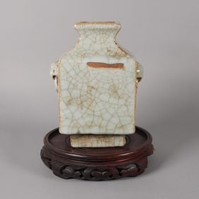 Chinese antique crackled vase