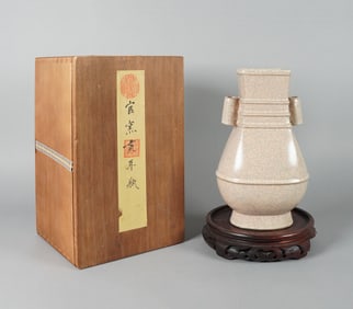 Chinese fine crackled vase with wooden box