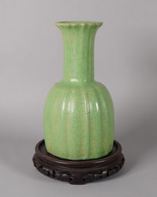Chinese fine green vase