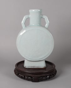 Chinese fine crackled vase