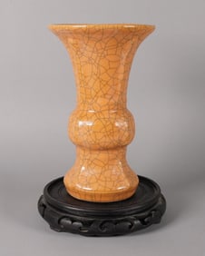 Chinese fine crackled vase