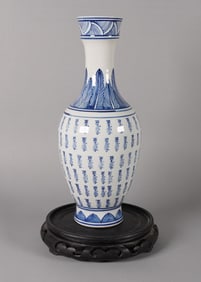 Chinese fine b/w vase