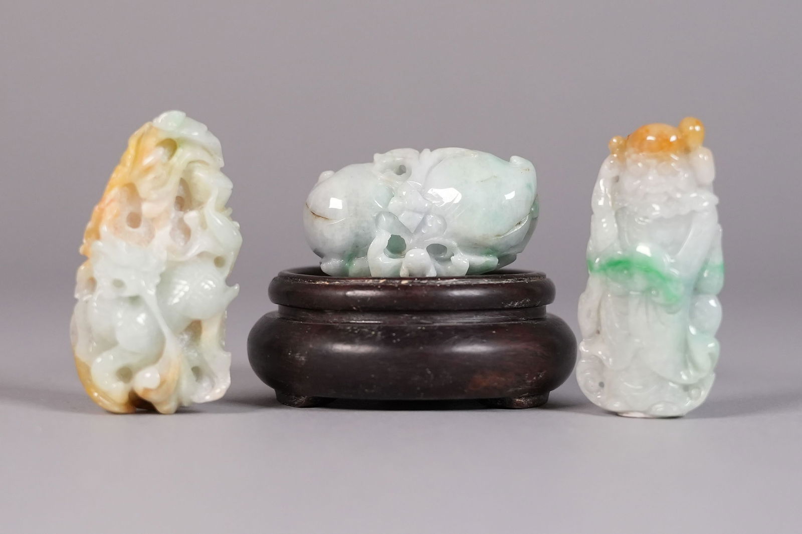 Lots Chinese jadeite carvings (1 of 8)