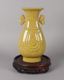 Chinese fine  yellow vase