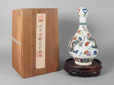 Chinese fancy vase with box