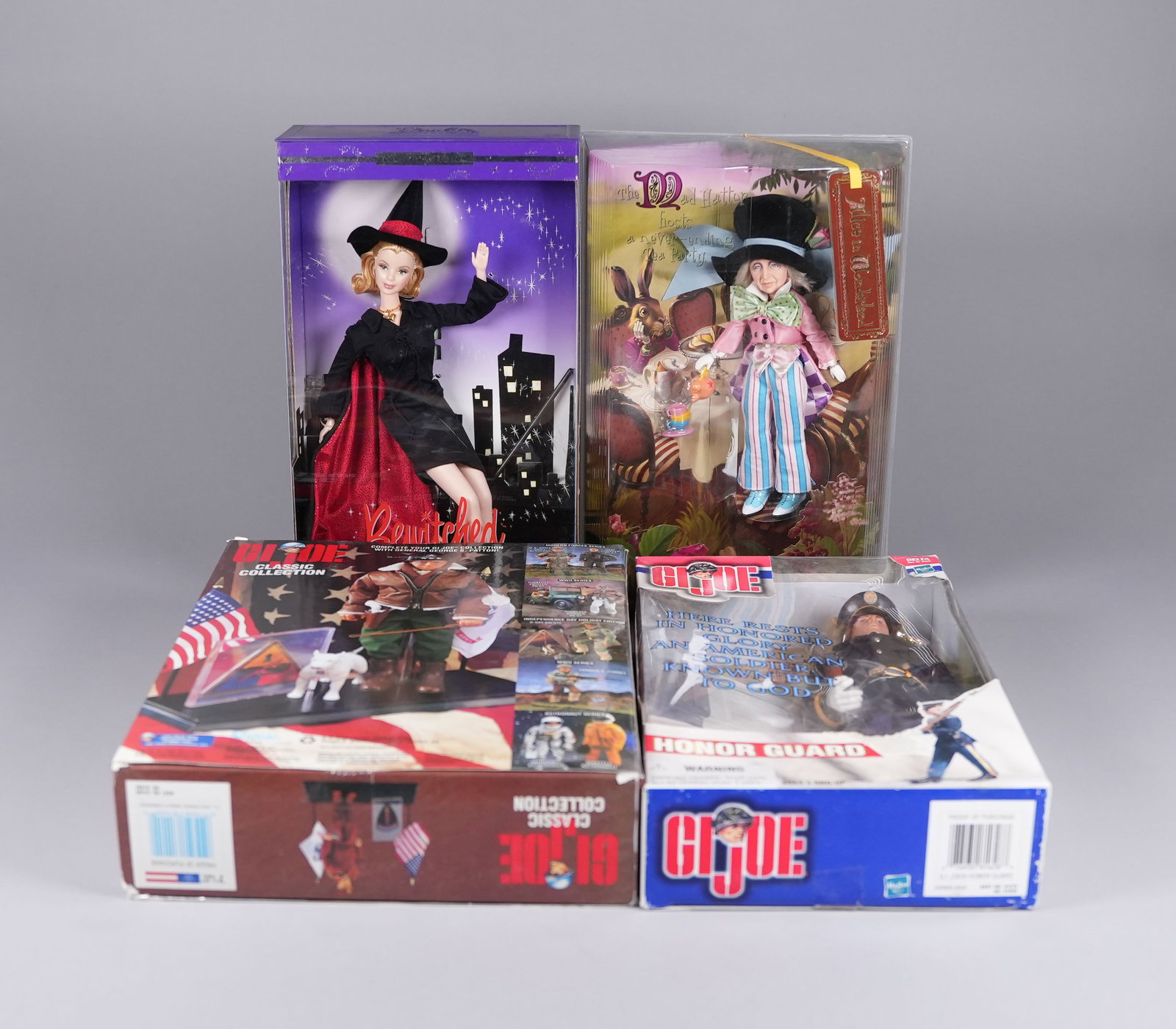 Lots vintage action figures in box (1 of 7)